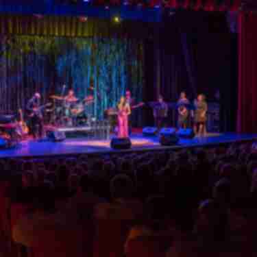 The Annenberg Theater is located on the lower level of the Palm Springs Art Museum. With a seating capacity of 430 guests, it features a wide range of performances, including music concerts, dance recitals, theater productions, film screenings, and lectures.