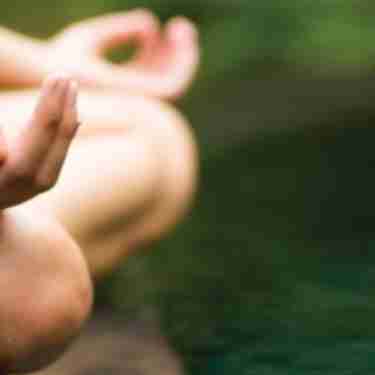 femalemeditate_chillmeetings__hero__hero