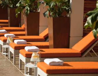 renaissance_palm_springs_hotel_poolside_cabanas_4365__hero