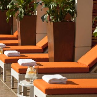 renaissance_palm_springs_hotel_poolside_cabanas_4365__hero