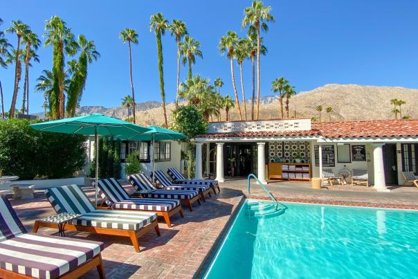 Villa Royal - Cabana poolside