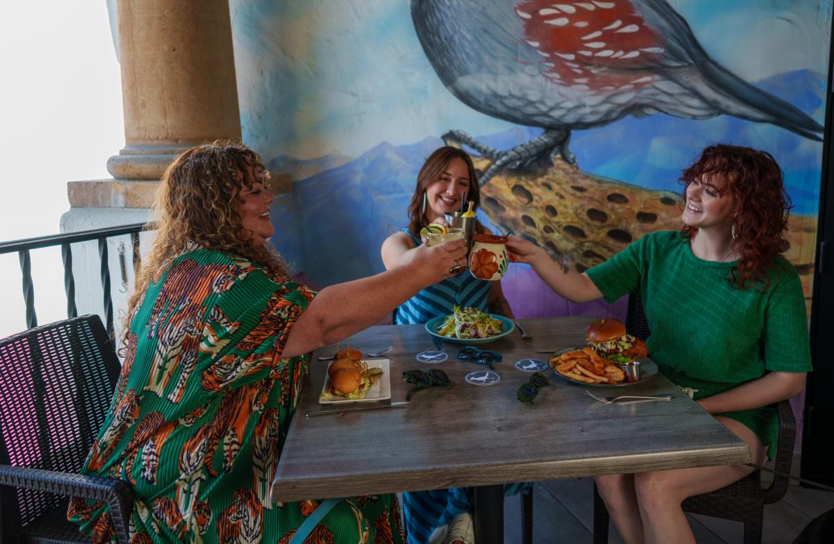 RD RNNR Libations Pints & Plates (Roadrunner La Quinta)
