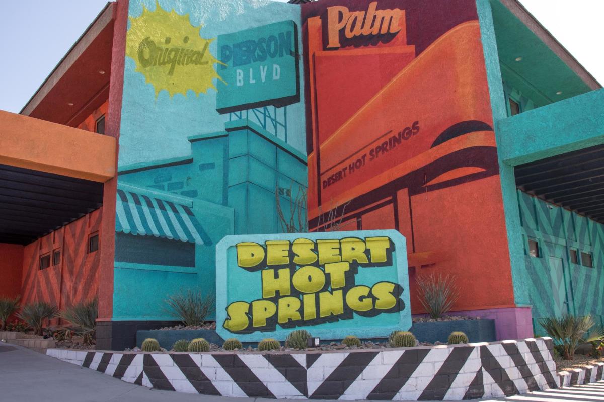 Wall murals in Desert Hot Springs.