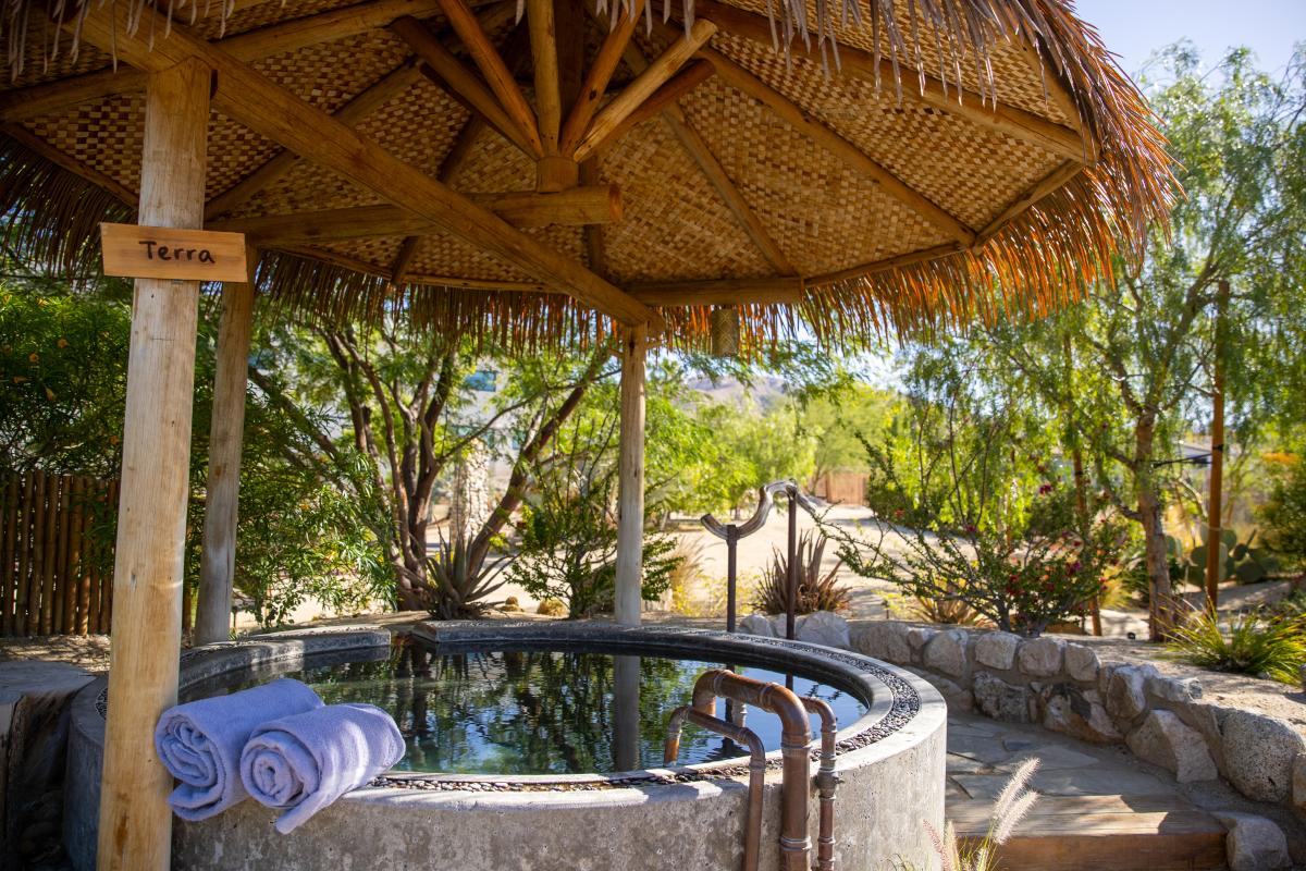 Azure Palm Hot Springs Resort & Day Spa Oasis - Private Oasis Tub