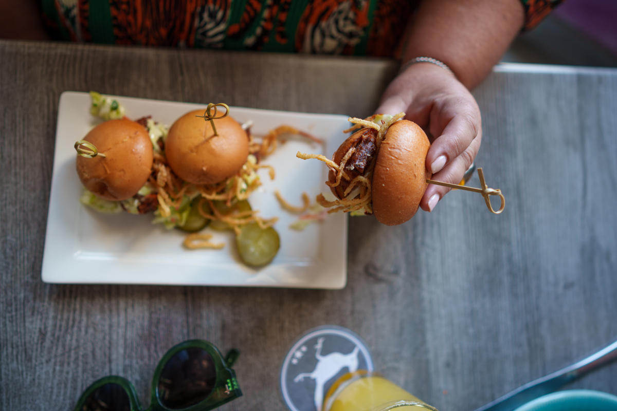 RD RNNR Libations Pints & Plates (Roadrunner La Quinta)