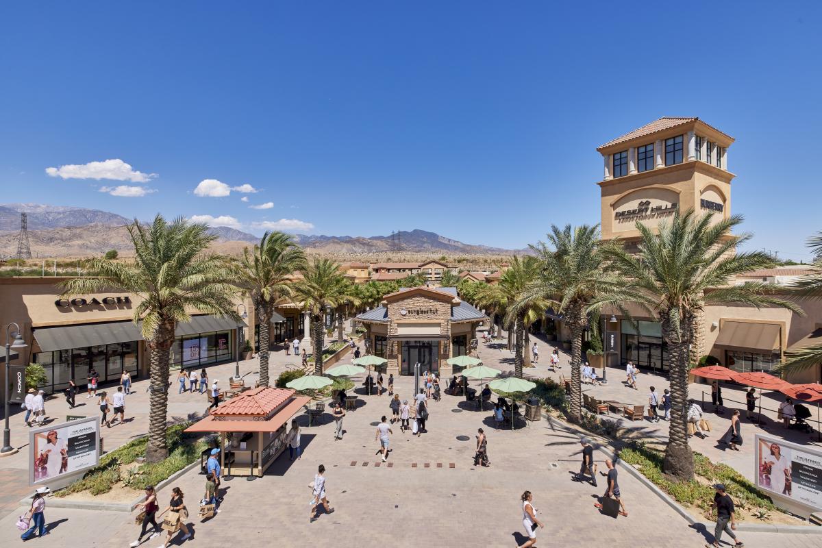 Desert Hills Premium Outlets