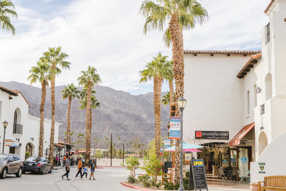 Nitroinfusions store front with palm trees