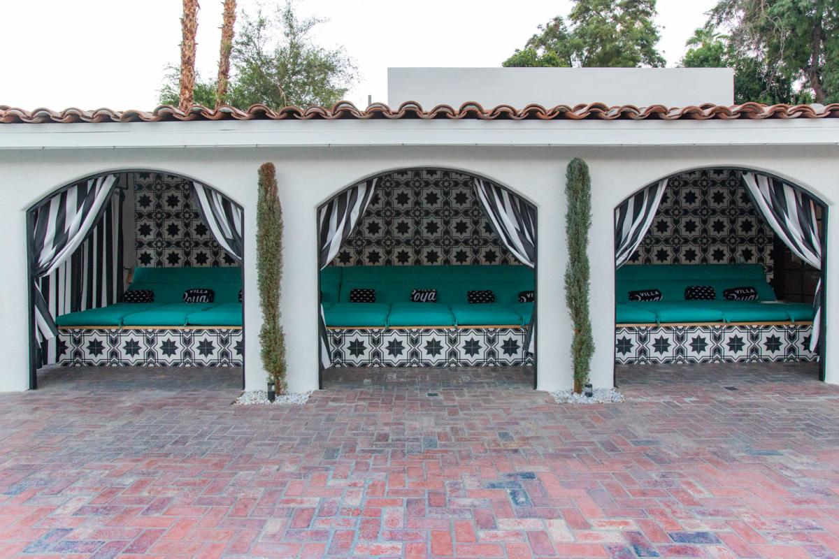 villa royale pool cabana