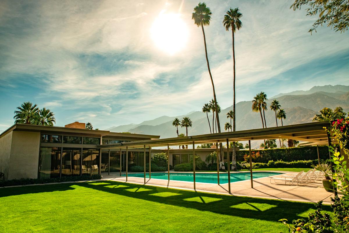 Sinatra Residence, Twin Palms, in Palm Springs. Architect: E. Stewart Williams (built 1947)