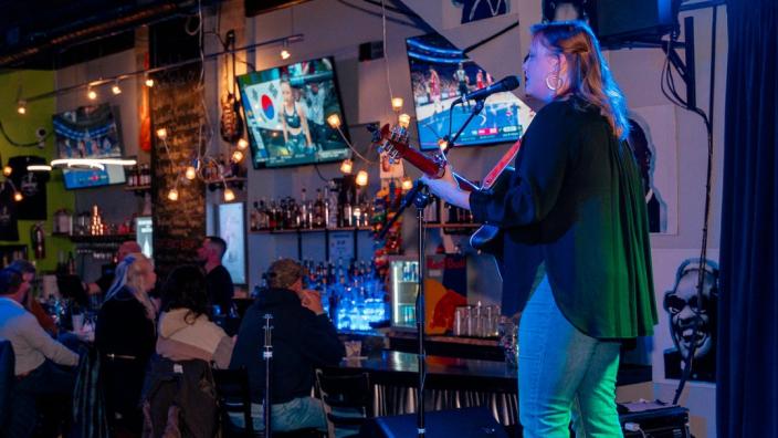 Live Music at Smileys on the Roxx