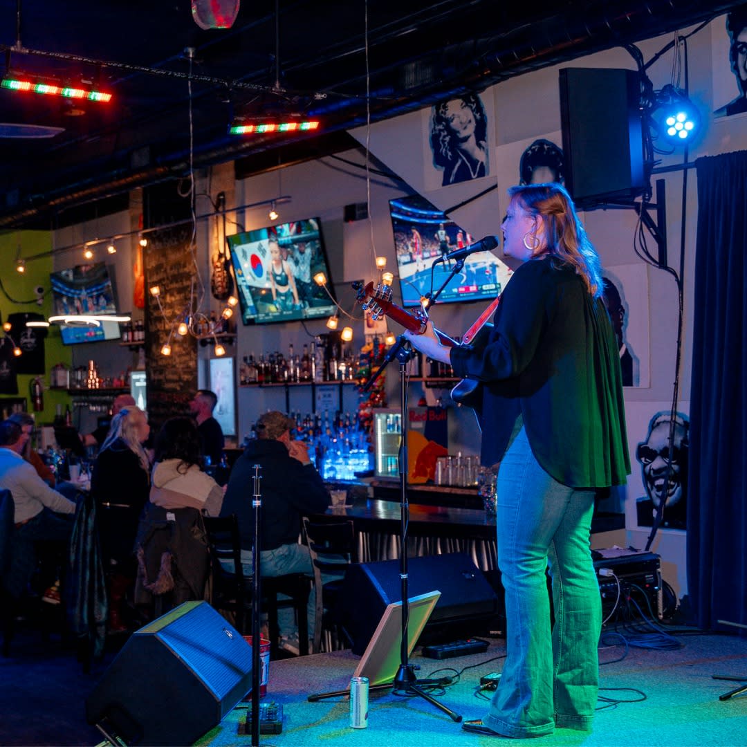 Live Music at Smileys on the Roxx