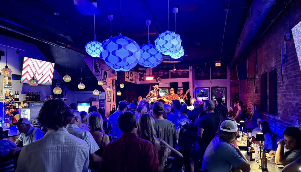 Happy Hour at Smileys on the Roxx