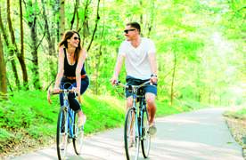A couple enjoys the great outdoors on the Prisma Health Swamp Rabbit Trail