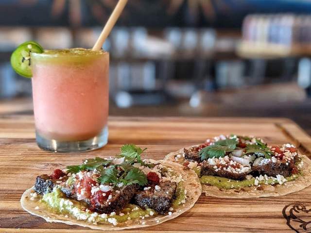 Home Team BBQ is the anchor to the newly developed Holland Park. Locals and visitors alike will enjoy the lively atmosphere, rockin’ tunes, and welcoming staff.