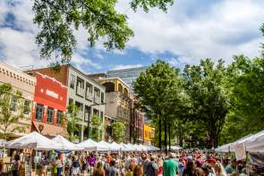 Join the crowd downtown on Main Street on Saturday mornings and stock up on local vegetables, fruit, eggs, cheese, meats and other home-grown fare from area farmers.