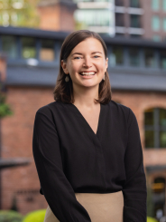 Julia Simpson Headshot