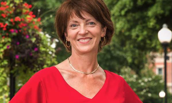 Headshot of Vivien Hudson