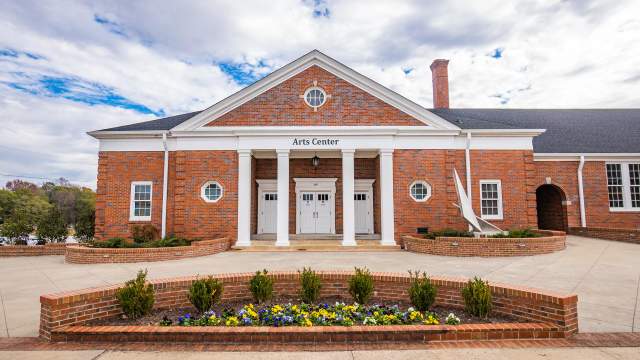 An exterior image of the Simpsonville Arts Center in Simpsonville, SC.