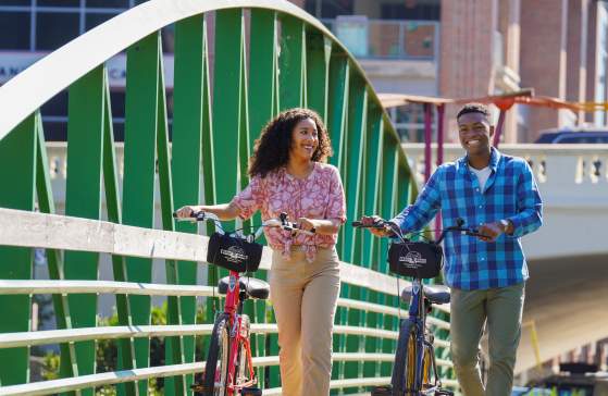 There is no doubt about it, Greenville is a biking town where you will see countless people strolling through the streets with their bikes, hand in hand.