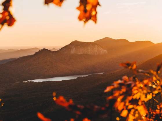 Where to See Fall Colors Near Greenville, SC: Scenic Drives, Hikes & Leaf-Peeping Spots
