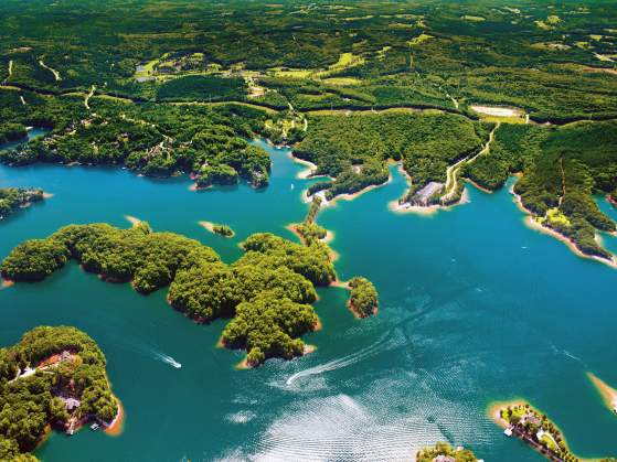 Your Guide to Spending the Day on Lake Keowee