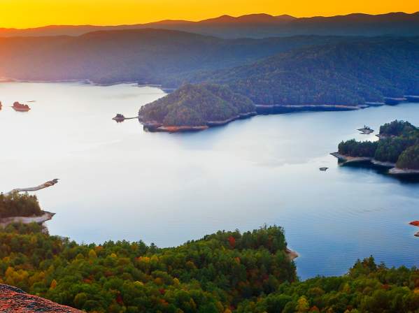 Sunrise view over Lake Jocassee in South Carolina.