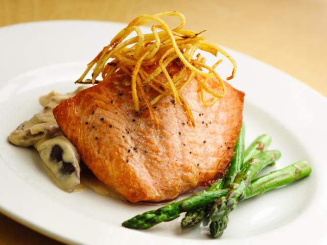 Larkin's salmon with asparagus