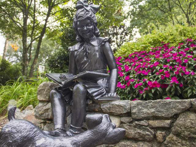 Statue of Monelle and Perky