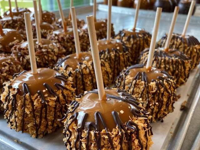 Kilwins Caramel Apples