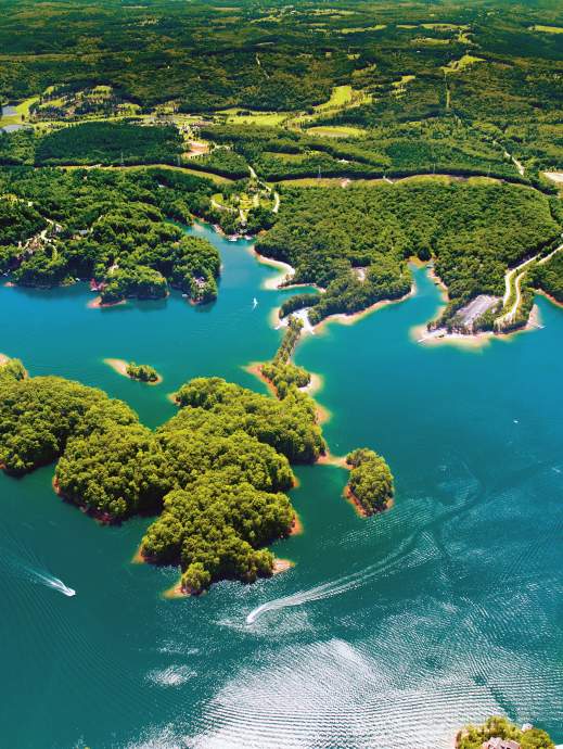 Your Guide to Spending the Day on Lake Keowee