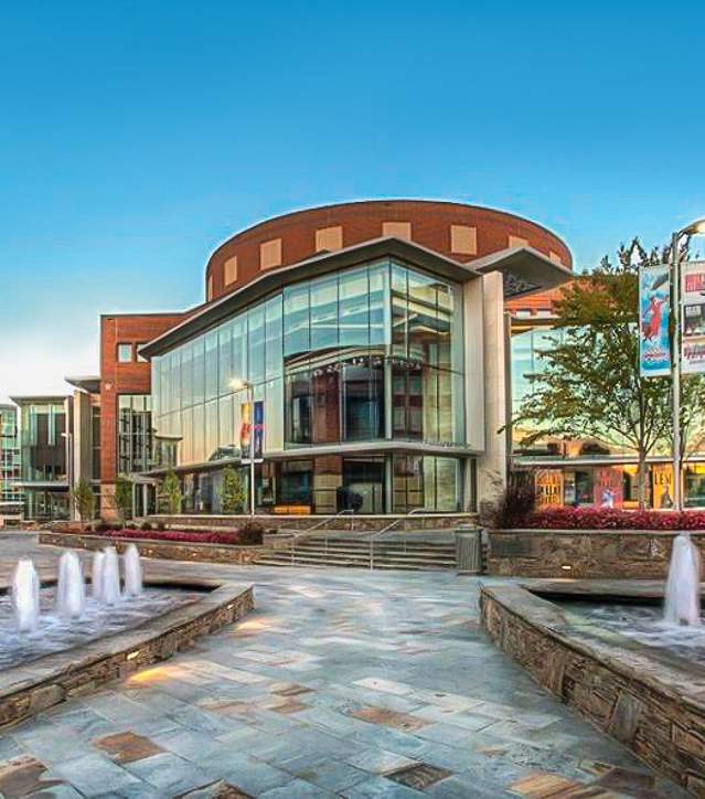In the heart of downtown, the Peace Center is a multi-venue performing-arts complex that presents a wide variety of cultural and popular entertainment and Broadway shows.