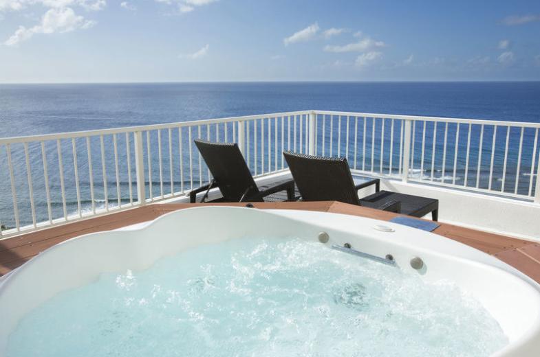 02OceanFrontCorner Suite