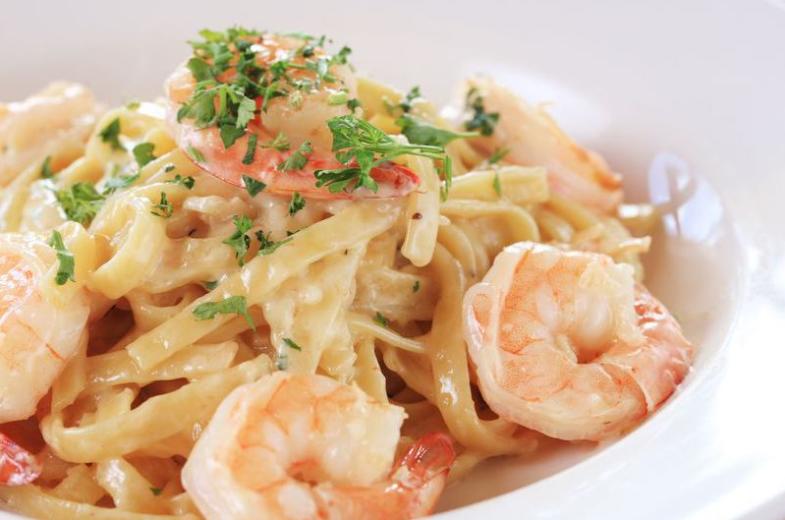 Garlic Cream Fettuccine with Shrimp
