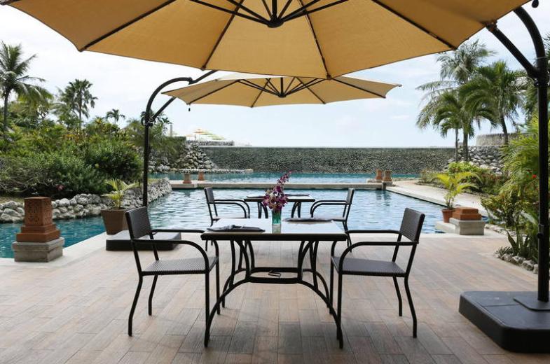 La Cascata Dining Lagoon Area