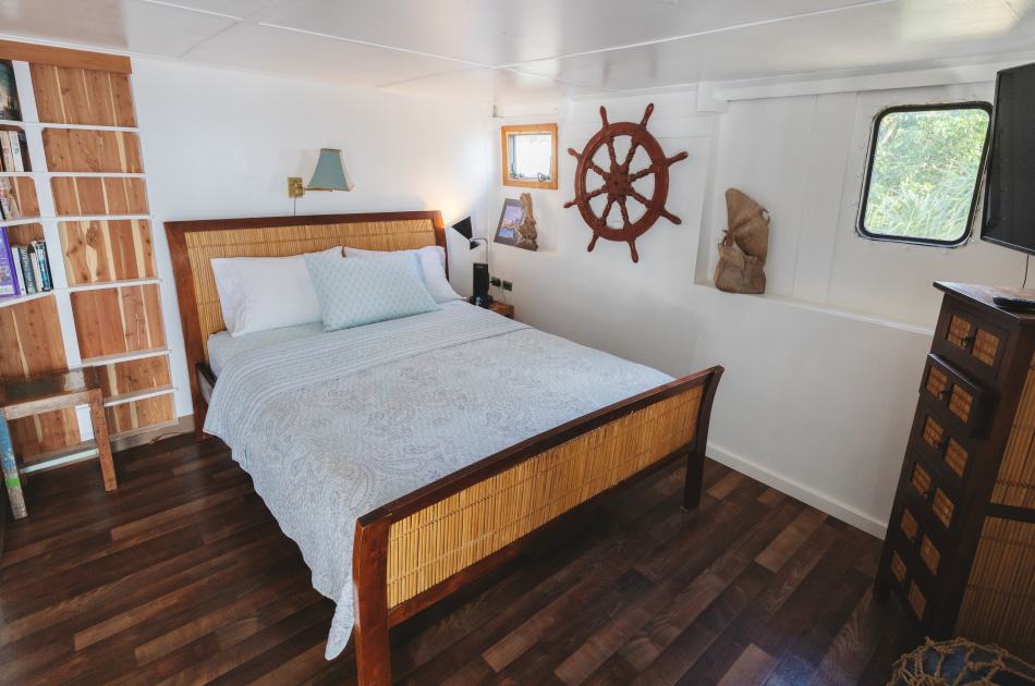 Queen Malesso Houseboat	1