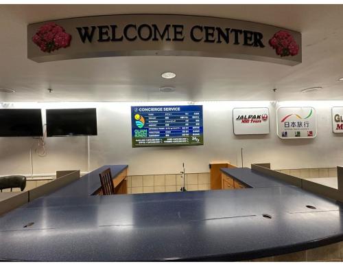 concierge signs airport 4 j