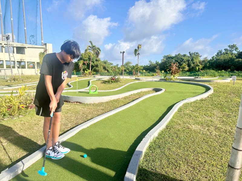 STONEYS MINI GOLF3.jpg