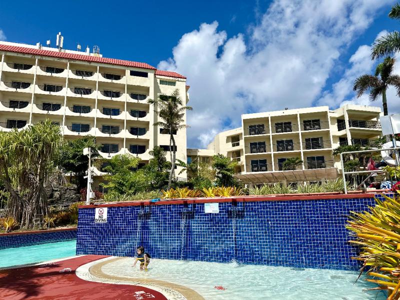 HILTON POOL2.jpg