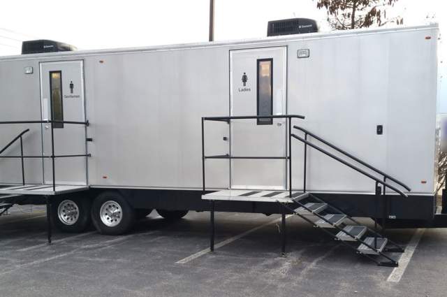 mobile restrooms for parties, events, and weddings in nashville | top companies for bathroom rentals 
