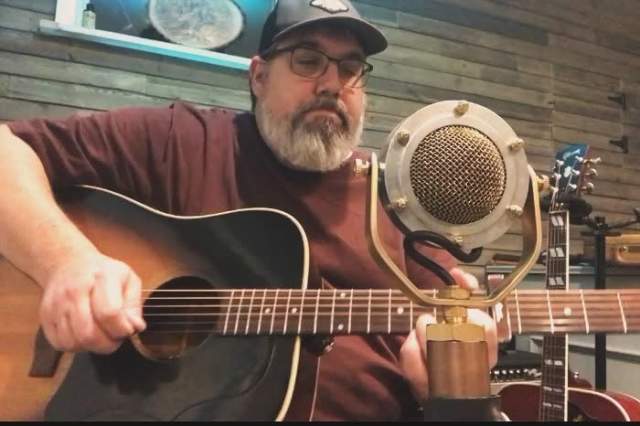 Live Music Downtown at Syd's-Jamie Dumas