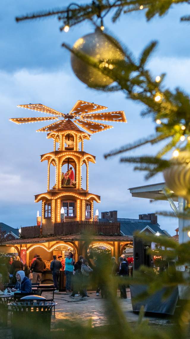The glowing Glühwein Pyramid at the Carmel Christkindlmarkt.