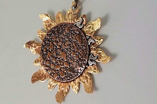 Eclipse Transition Necklace