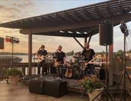 Wolfgang - Wolfies patio