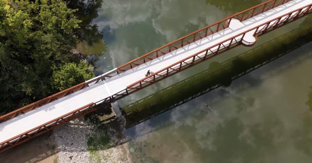 An aerial view of the Bur Oak Bridge.