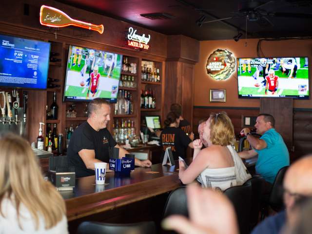 Where to Watch Your Favorite Games in Hamilton County, Indiana