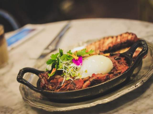 Eggshell Bistro shakshuka