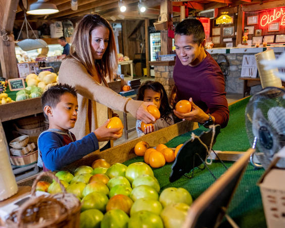 Beasley's Orchard |  Barn Market