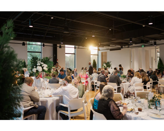 A reception at Hendricks Live (Sarah Elizabeth Photos, LLC).