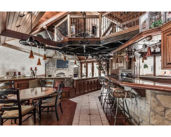 Lizton Lodge Interior