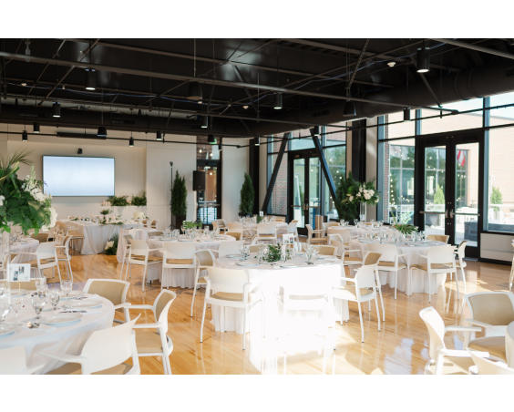 The beautiful reception space at Hendricks Live! (Sarah Elizabeth Photos, LLC).
